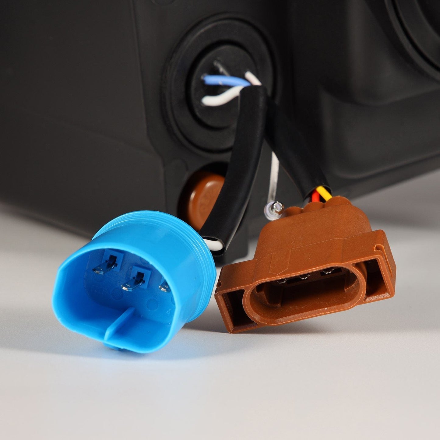 02-05 Dodge Ram LUXX-Series LED Projector Headlights Black | AlphaRex