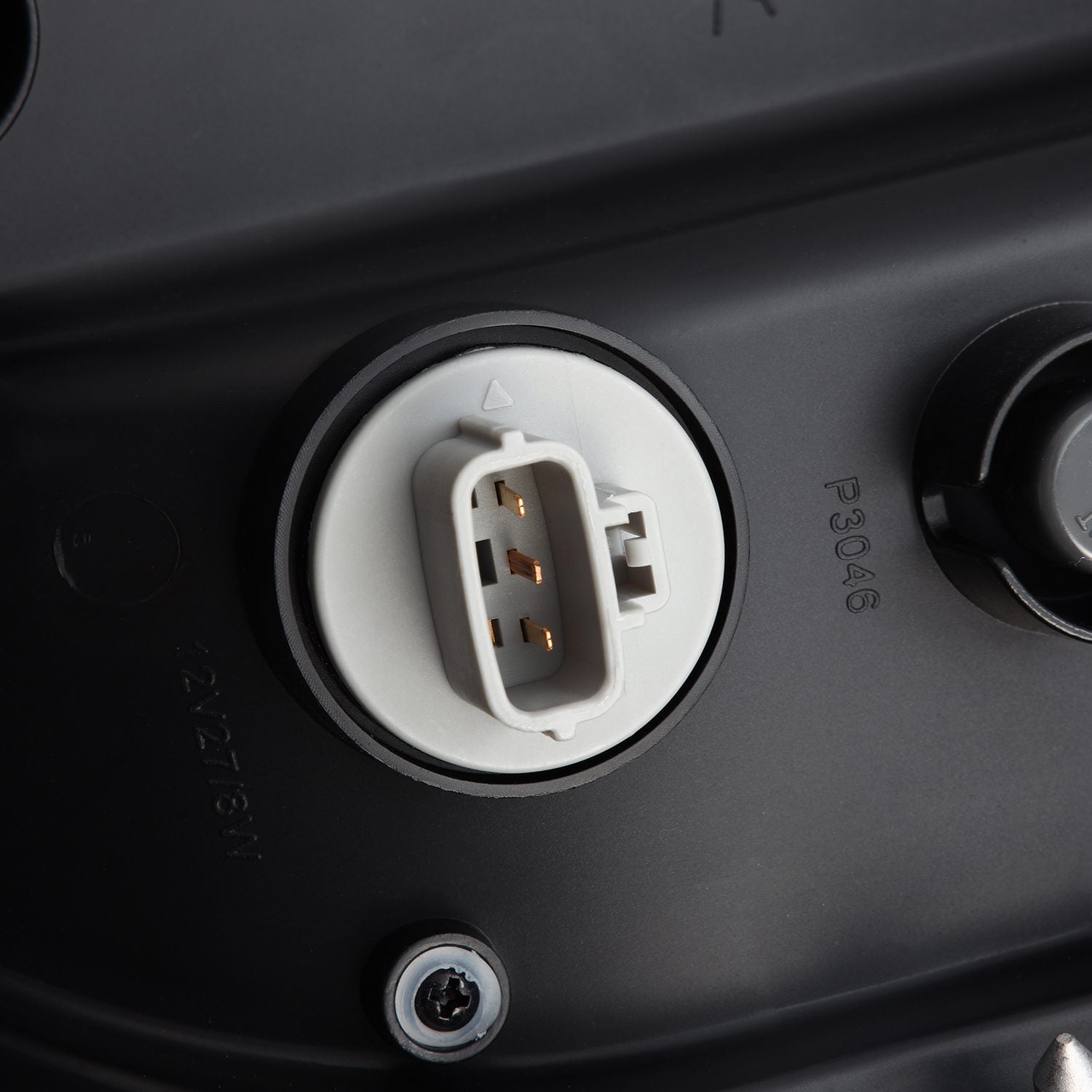 14-21 Toyota Tundra LUXX-Series LED Tail Lights Alpha-Black | AlphaRex