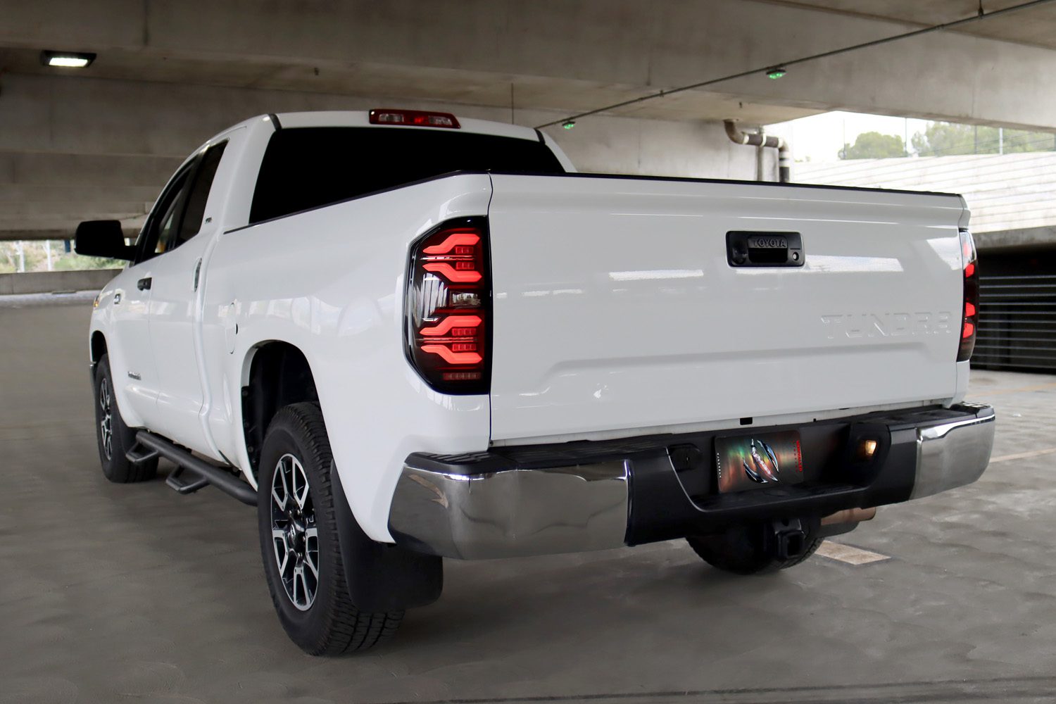 14-21 Toyota Tundra LUXX-Series LED Tail Lights Black-Red | AlphaRex