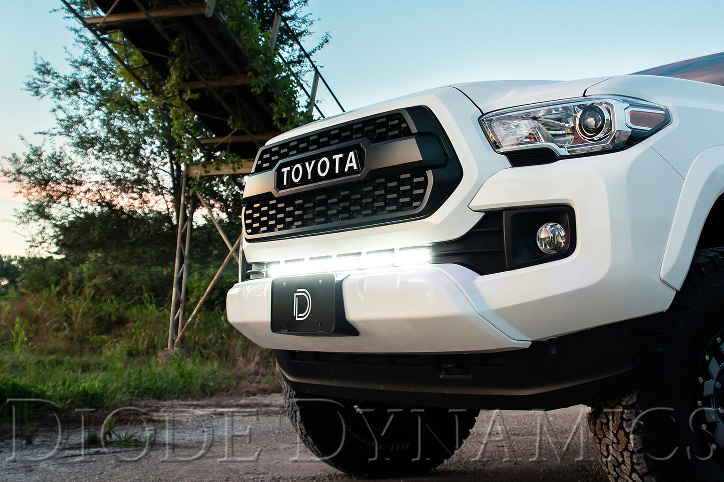 18_toyota_tacoma_lightbar-6.jpg