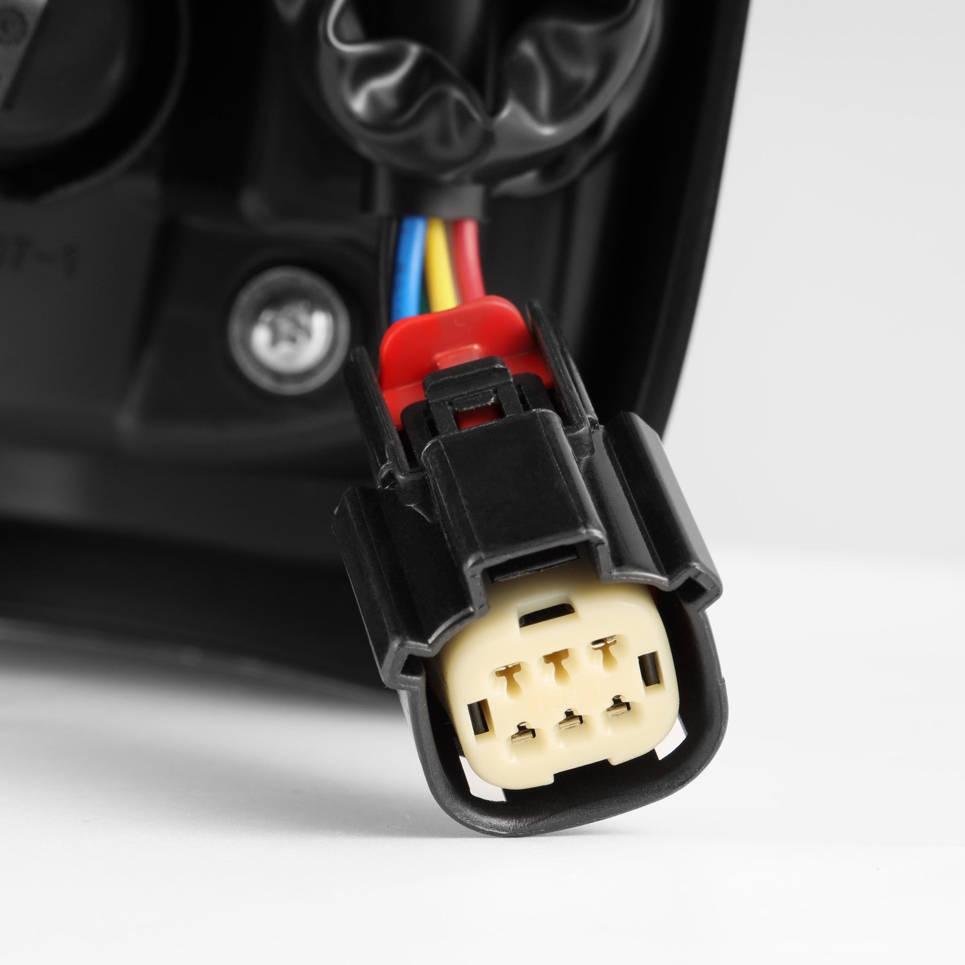 19-25 Chevrolet Silverado 1500 / 20-25 Silverado 2500HD/3500HD LUXX-Series LED Tail Lights Black | AlphaRex