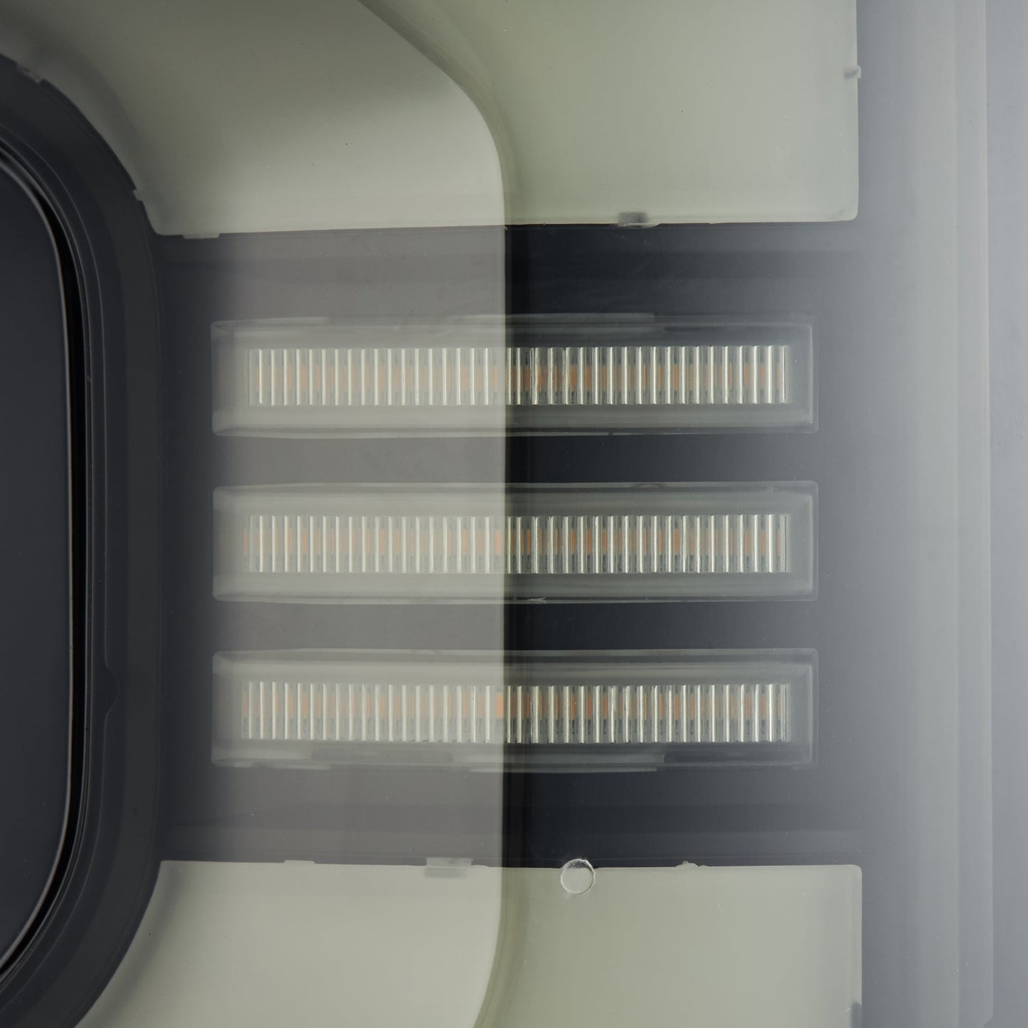 19-25 Chevrolet Silverado 1500 / 20-25 Silverado 2500HD/3500HD LUXX-Series LED Tail Lights Black | AlphaRex