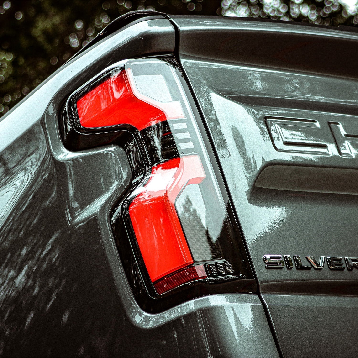 19-25 Chevrolet Silverado 1500 / 20-25 Silverado 2500HD/3500HD LUXX-Series LED Tail Lights Black | AlphaRex