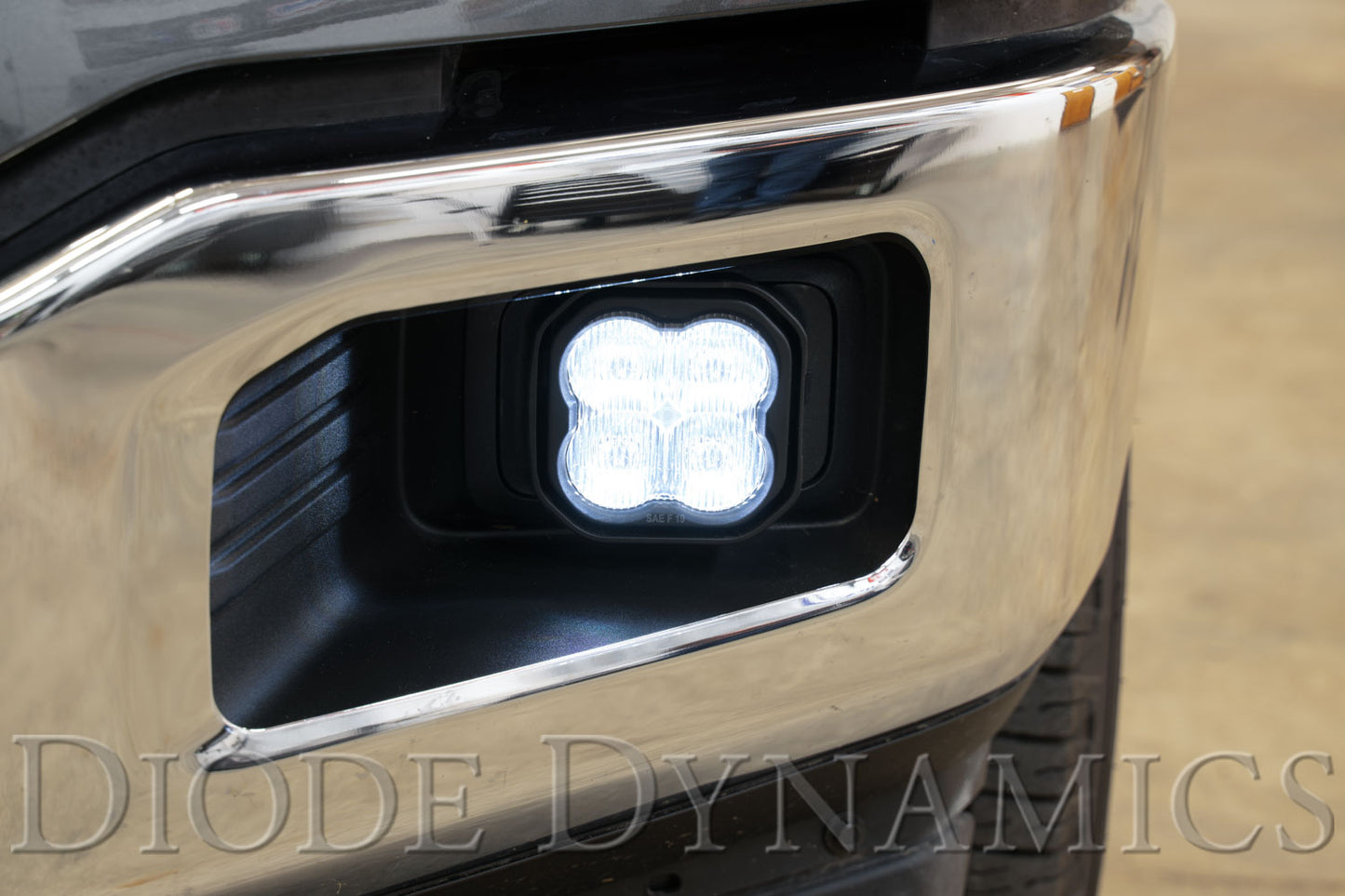 2018_ford_f150_close_ss3_on.jpg