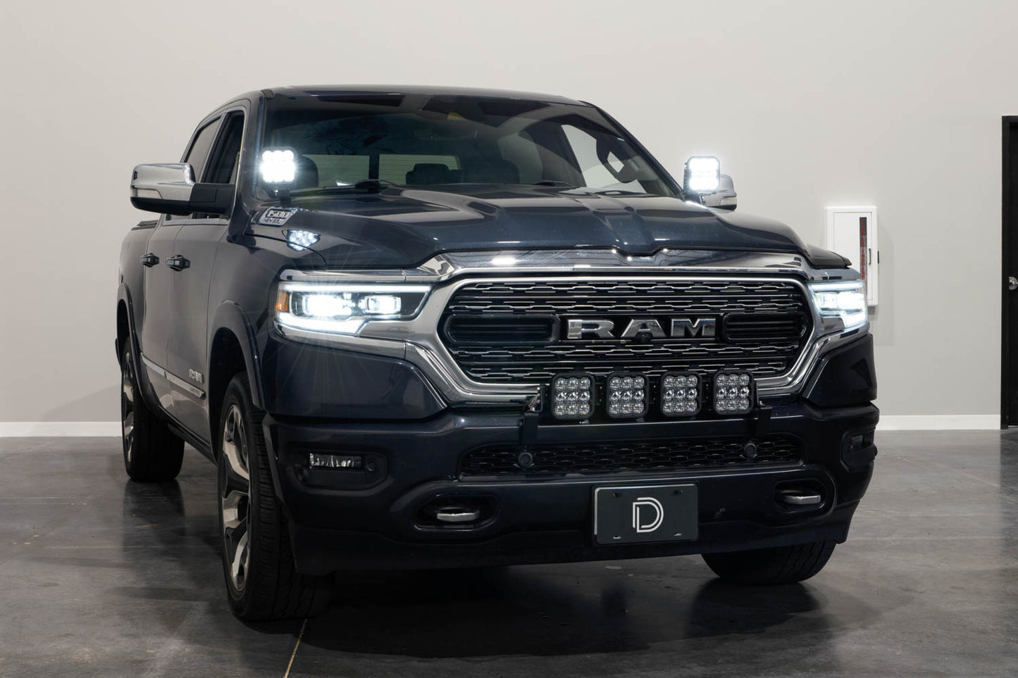 2019_ram_1500_limited_studio_angled_ss5_ditch_lowbeam_on.jpg