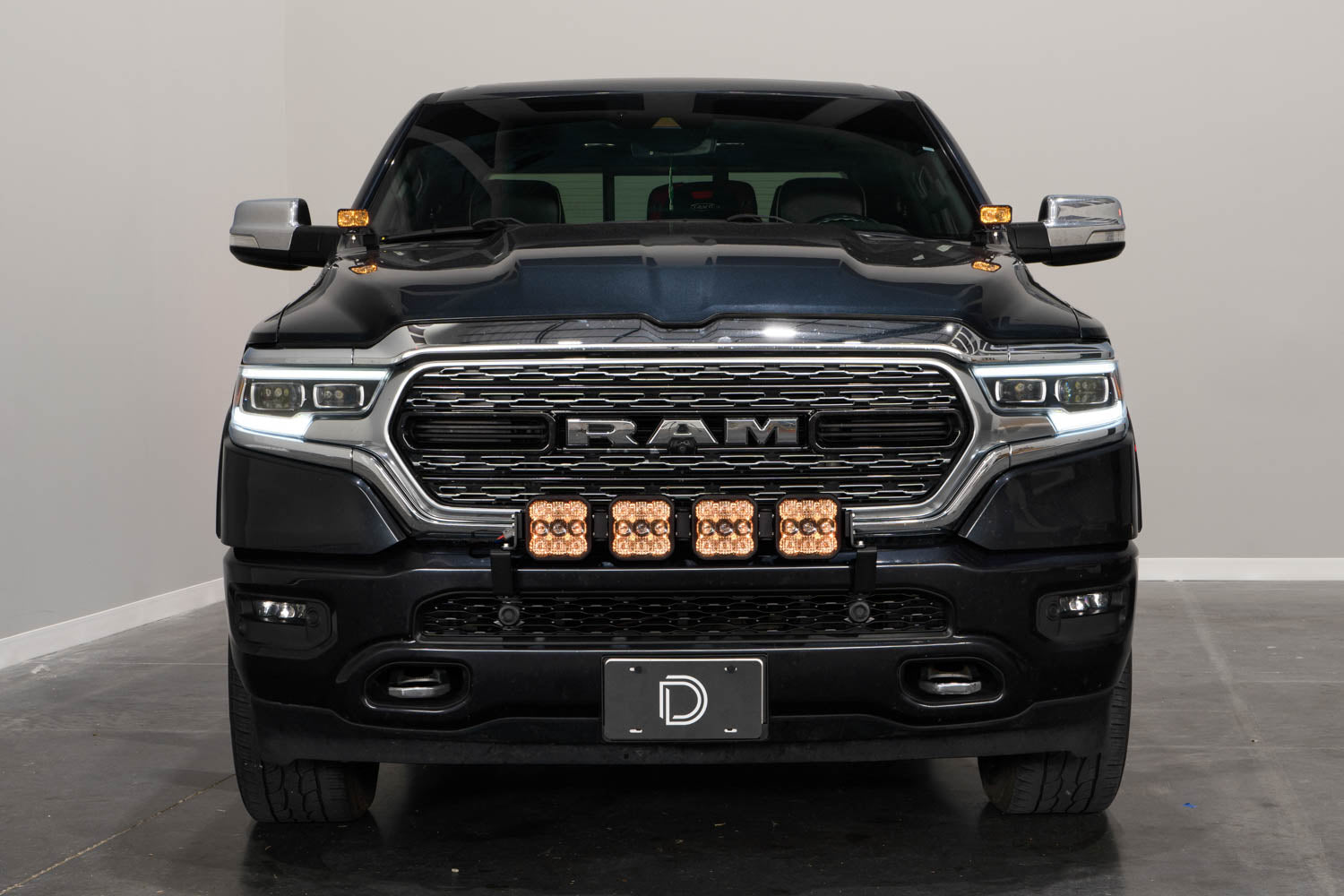 2019_ram_1500_limited_studio_straight_ss5_grille_ssc2_ditch_bl_amber.jpg