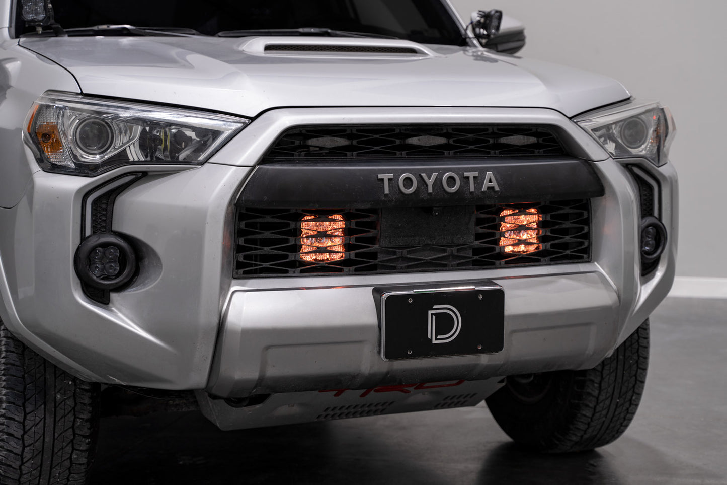 2020_4runner_ss5_2pod_studio_angle_mid_backlight_amber.jpg