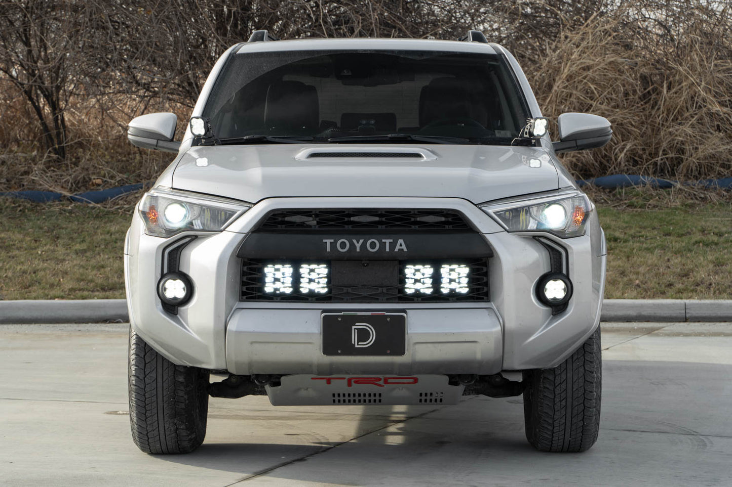 2020_4runner_ss5_4pod_creative_straight_on_ss3_fog_hl_lowbeam.jpg