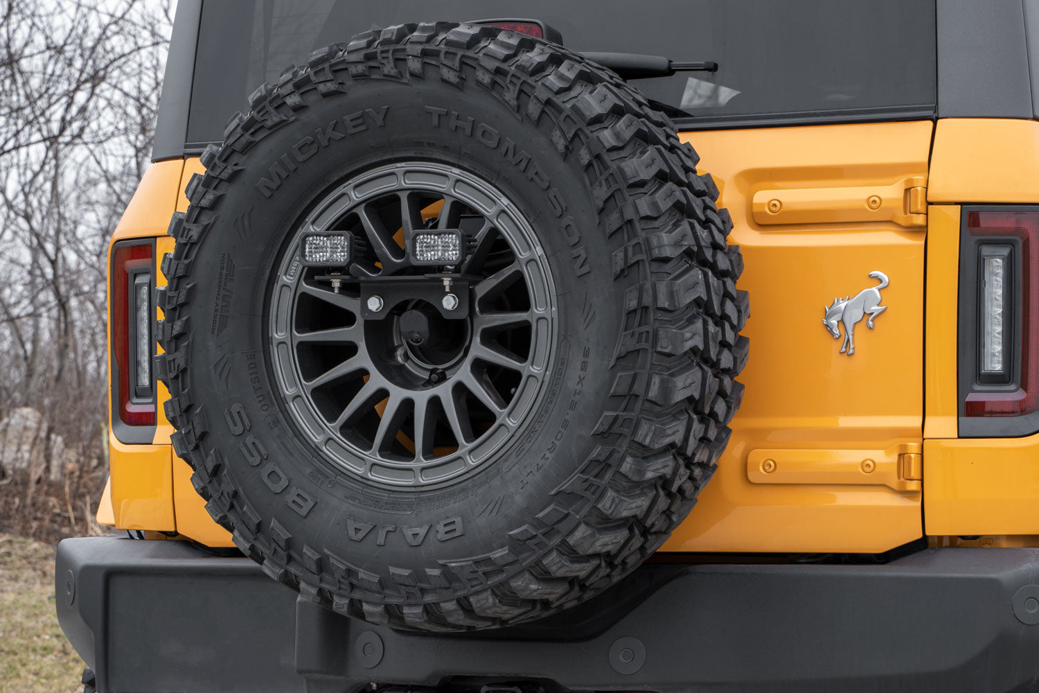 2021_ford_bronco_creative_angle_close_hitchmount_c1r_reverse_ssc2_off_crop.jpg