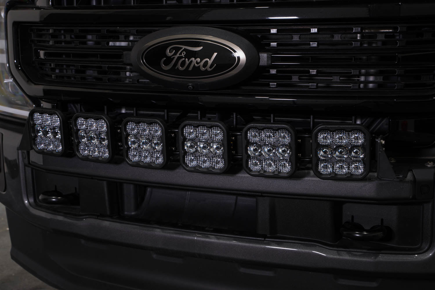 2021_ford_f350_ss5_studio_close_off.jpg