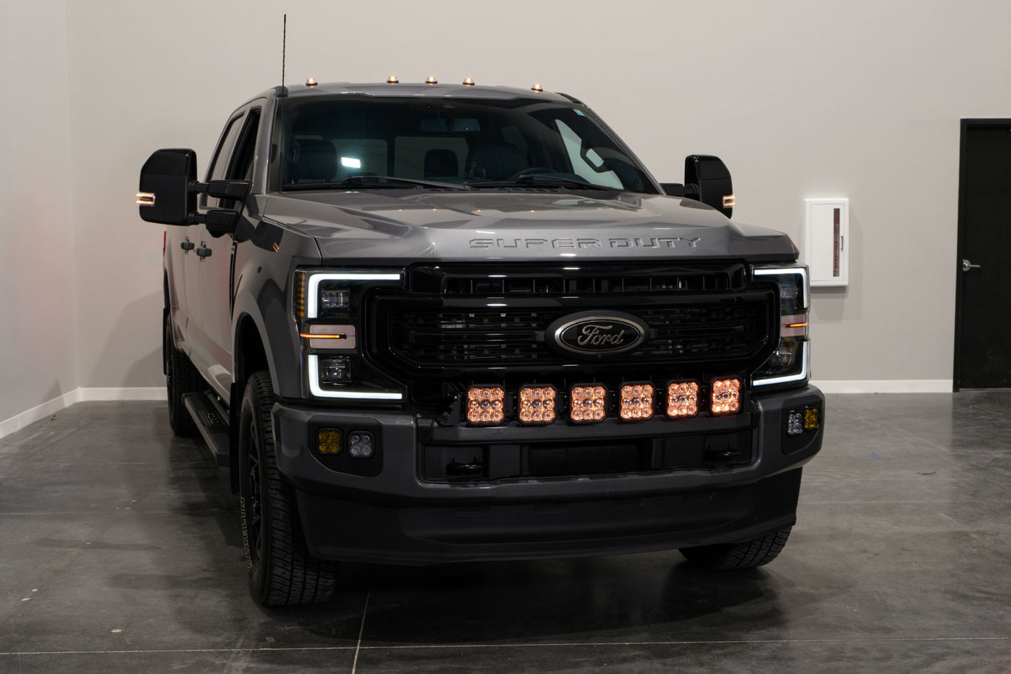 2021_ford_f350_studio_angled_ss5_backlight_amber.jpg
