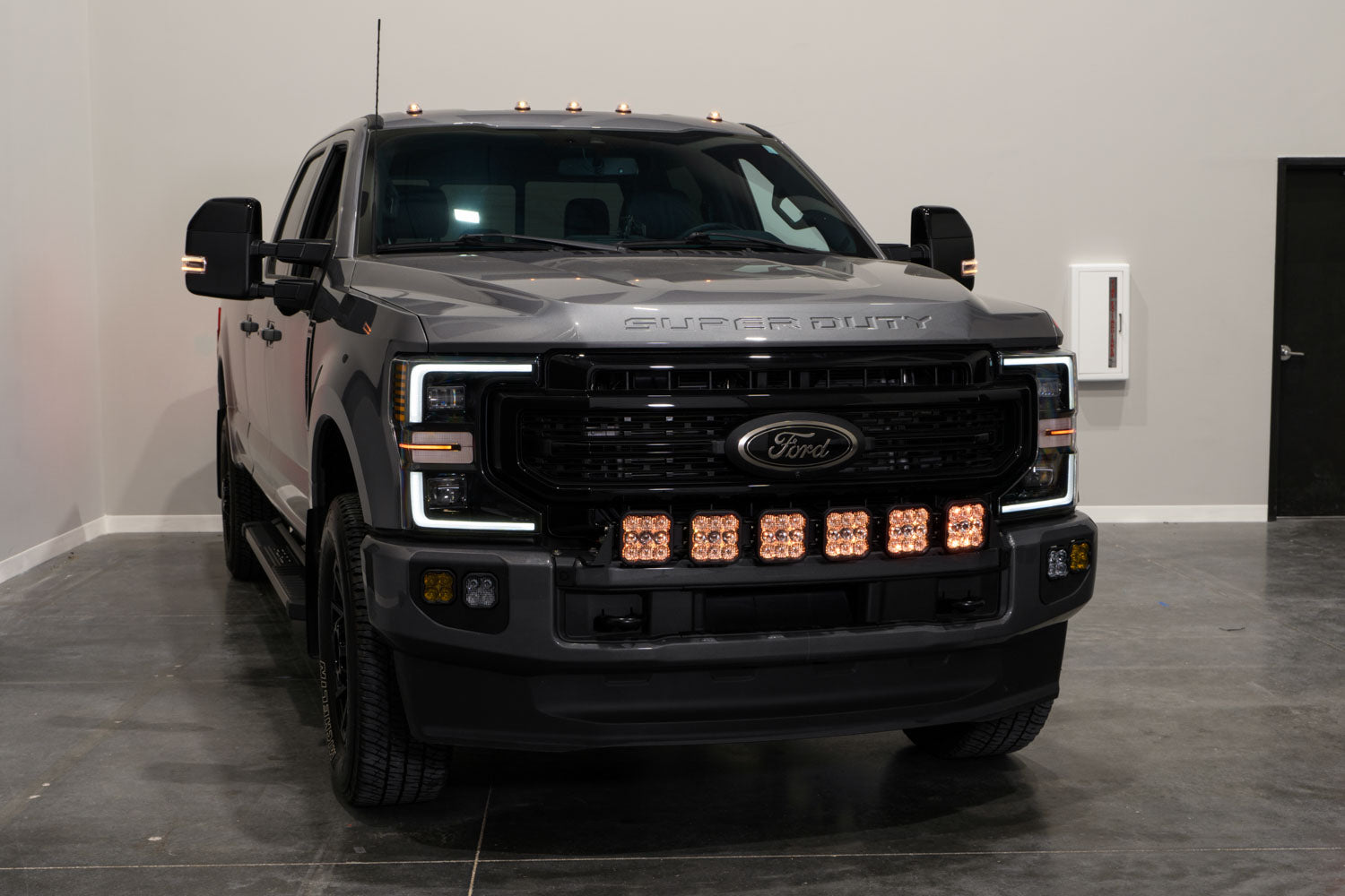 2021_ford_f350_studio_angled_ss5_backlight_amber.jpg