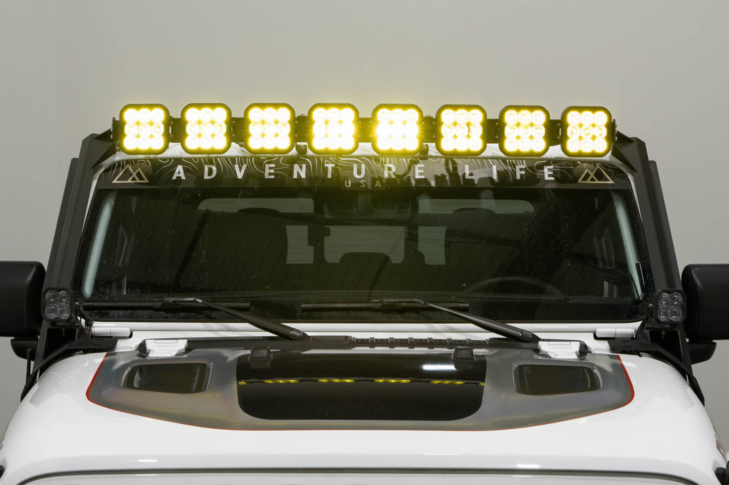 2021_jeep_gladiator_ss5_windshield_kit_close_straight_yellow_combo_on.jpg