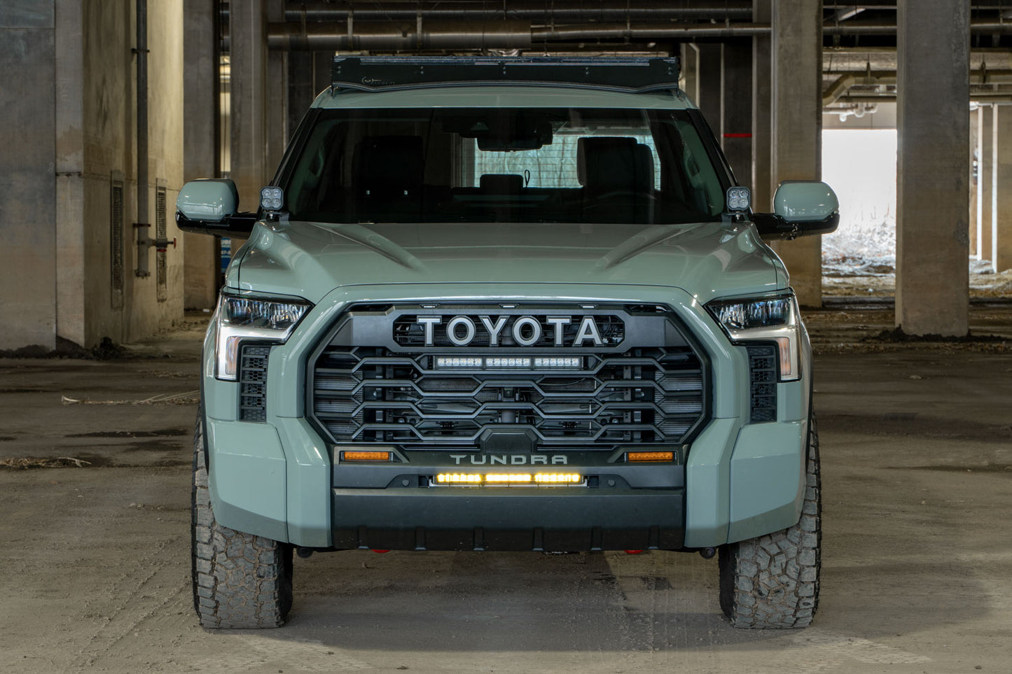 2022_toyota_tundra_creative_straight_stealth_lightbar_kit_amber_on.jpg
