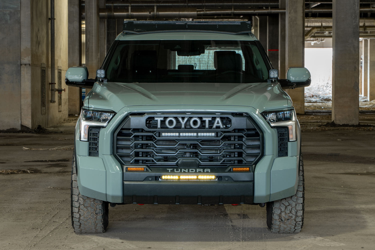 2022_toyota_tundra_creative_straight_stealth_lightbar_kit_amber_on.jpg