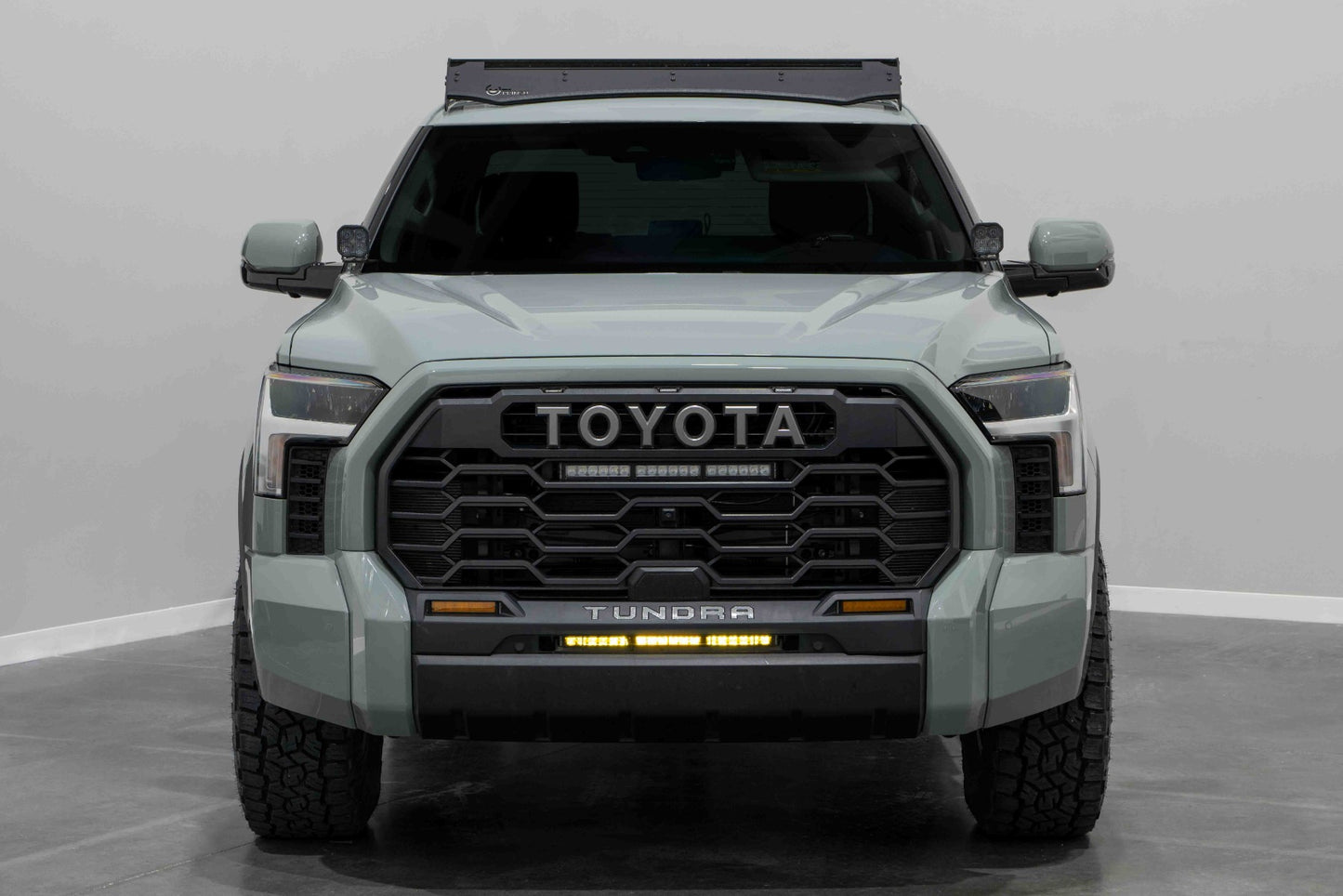 2022_toyota_tundra_studio_straight_stealth_lightbar_kit_amber_on.jpg