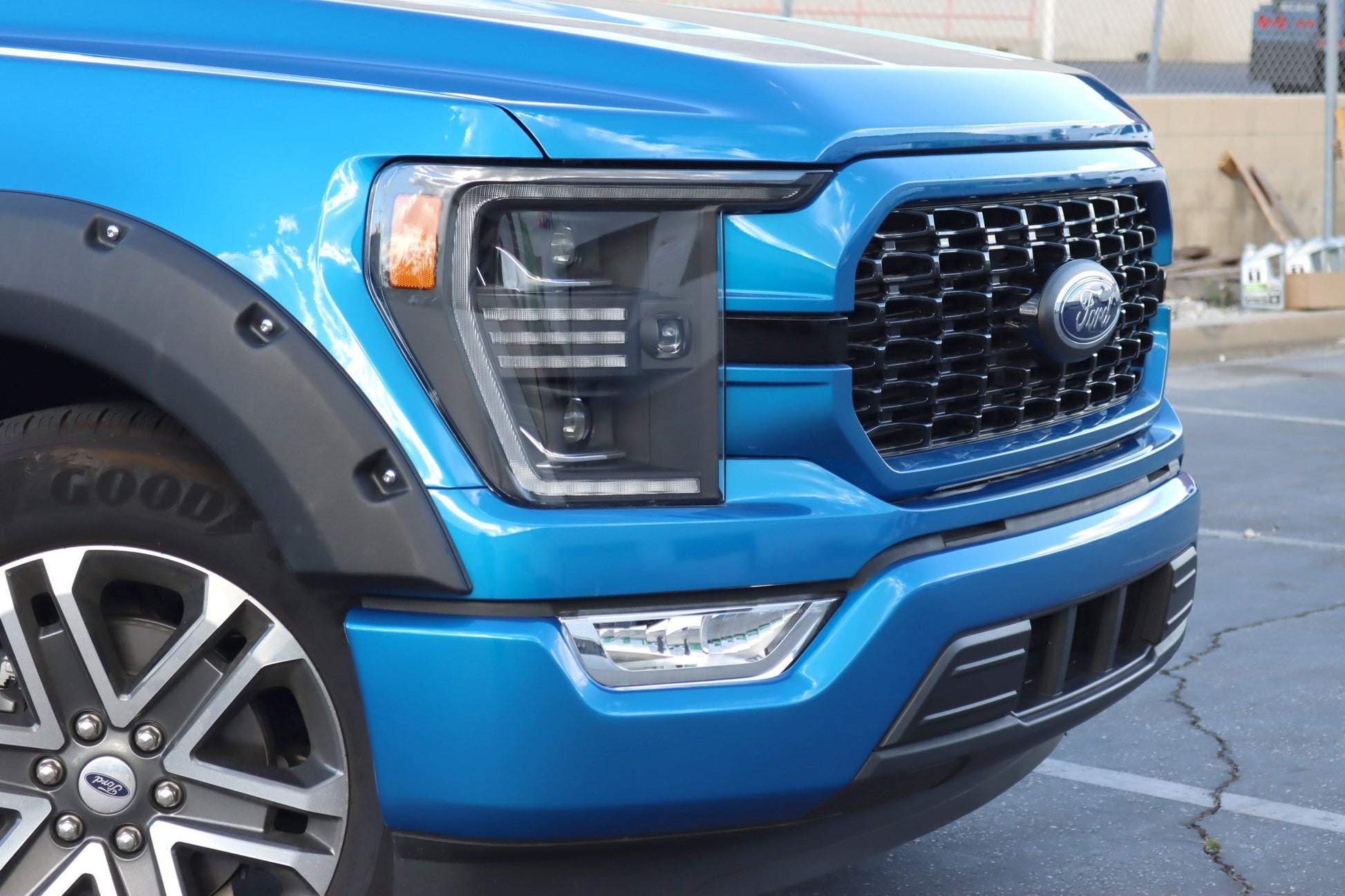 21-23 Ford F150 PRO-Series Halogen Projector Headlights Black | AlphaRex