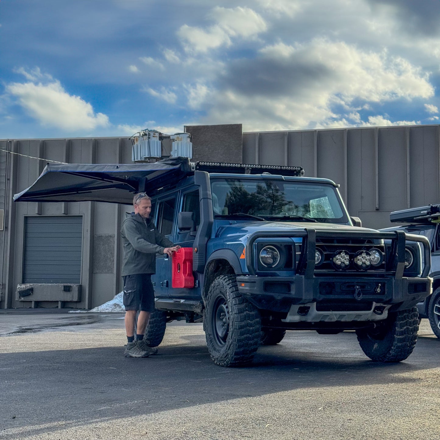 Free Standing 270-Degree Awning