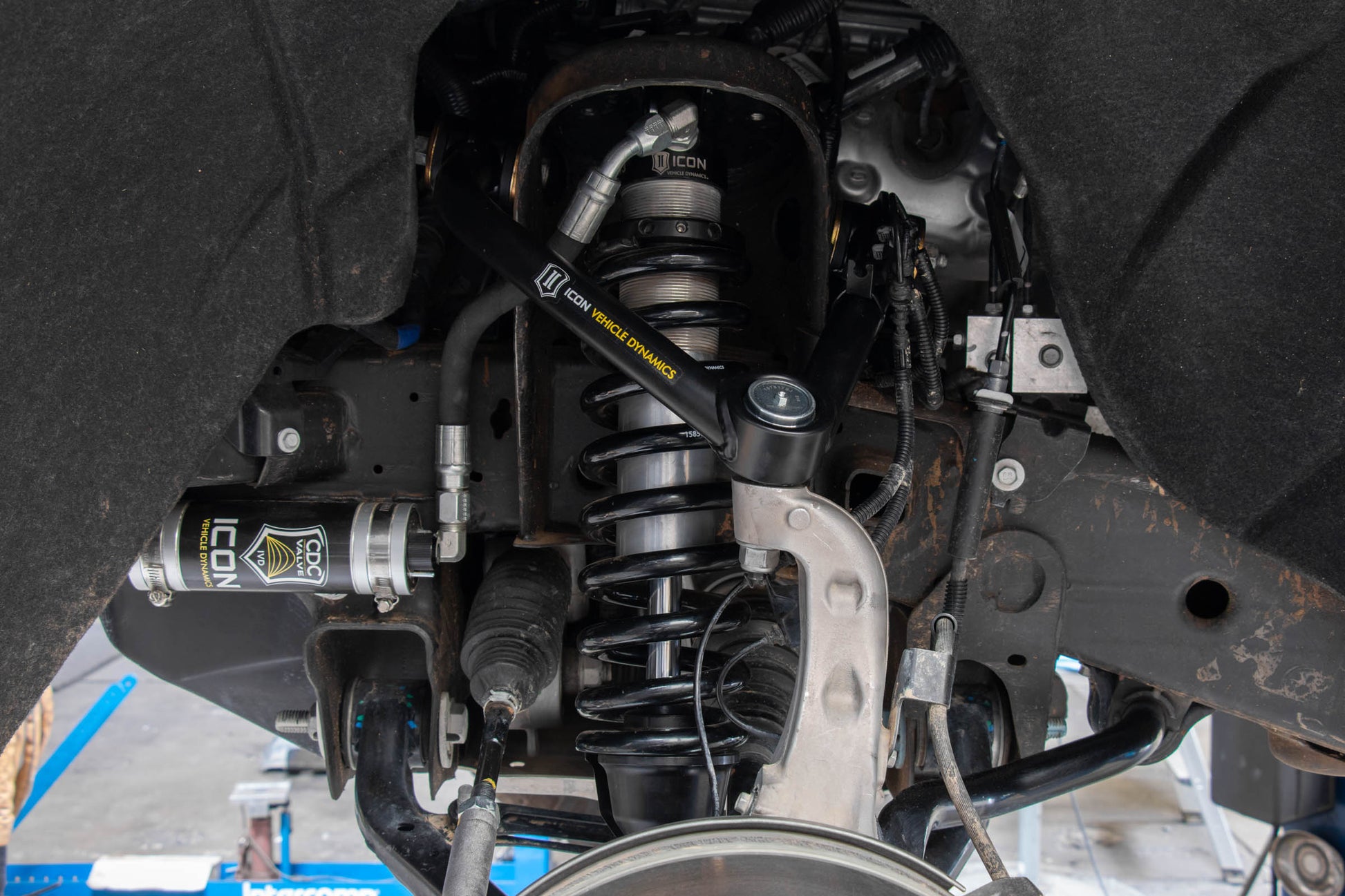 19-23 GM 1500 0-3.5 Inch Lift Front 2.5 Vs Extended Travel Rr Coilover Kit Icon Vehicle Dynamics
