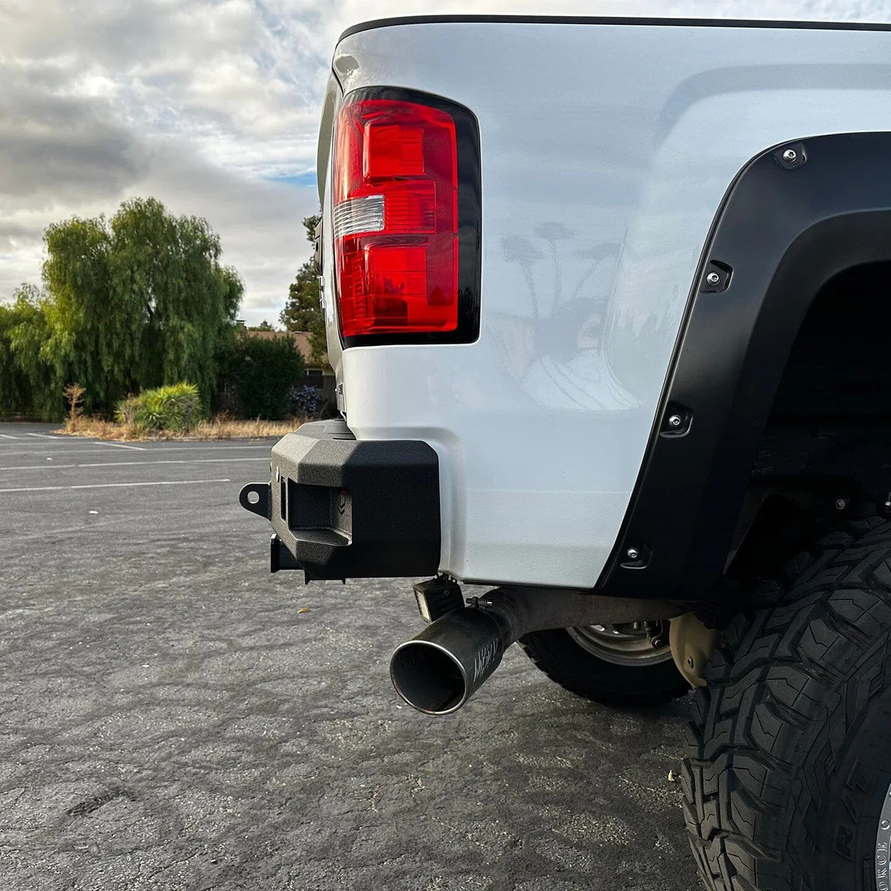 2015-2019 Silverado/Sierra 2500/3500 Attitude Rear Bumper No Parking Sensors