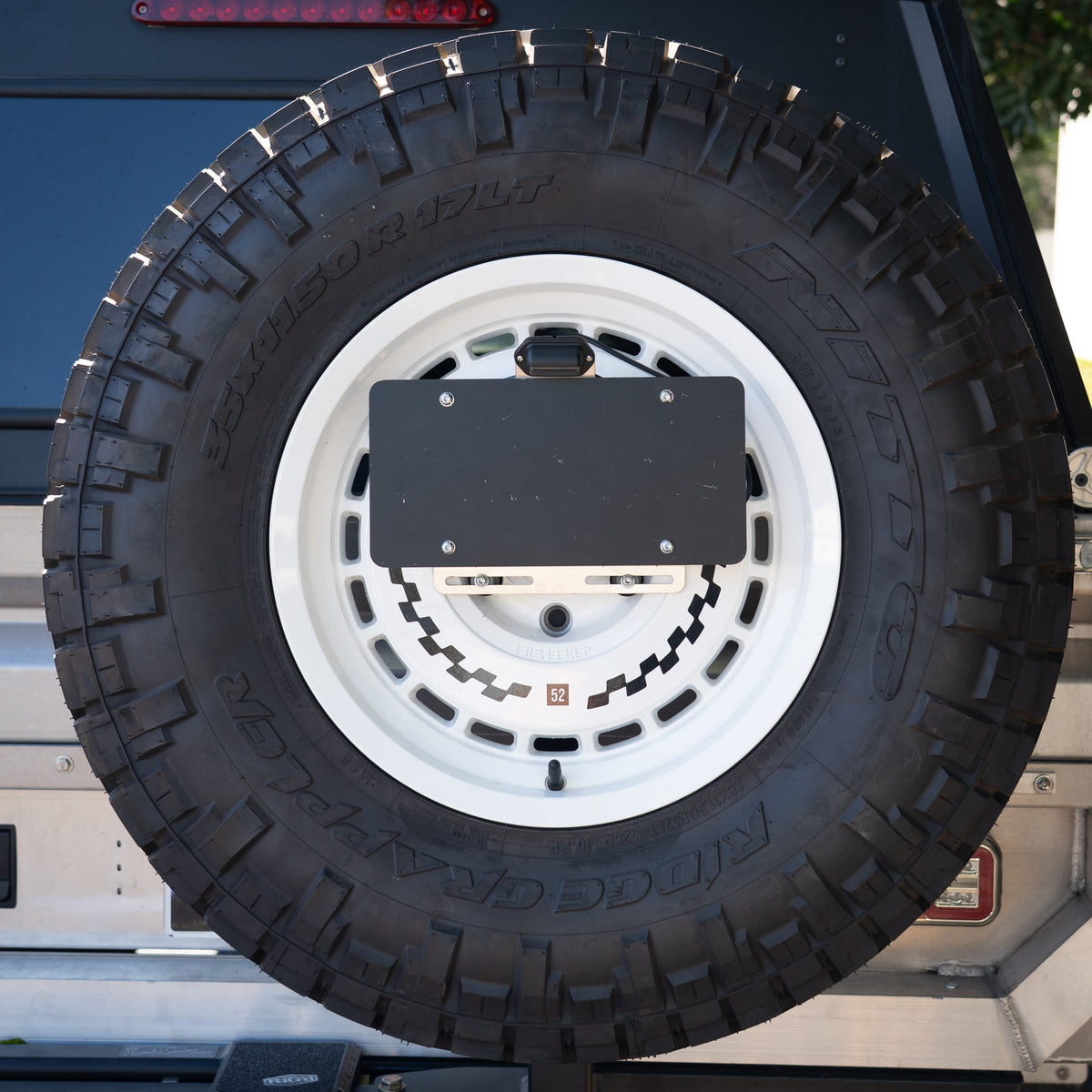 Lug-Mounted License Plate Light Kit