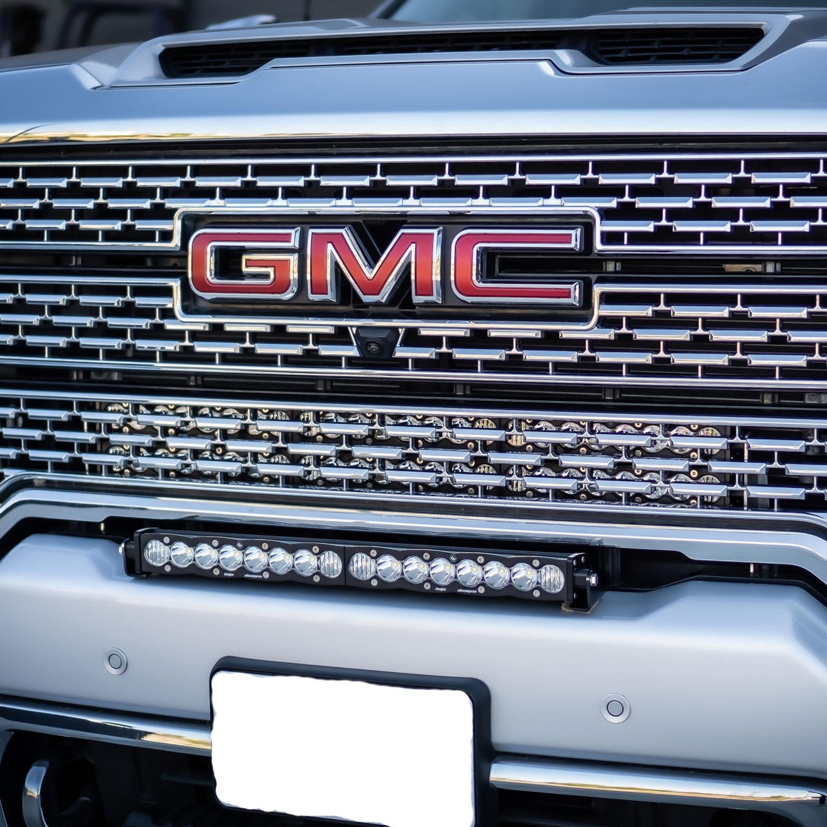 S8 Dual 30 Inch Grille Light Bar Kit