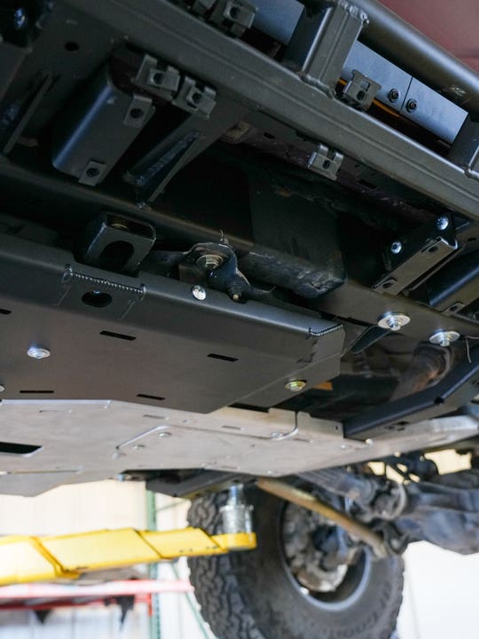 Fuel Tank Skid Plate | 20+ JT - 3/16" Steel - Black Powdercoat