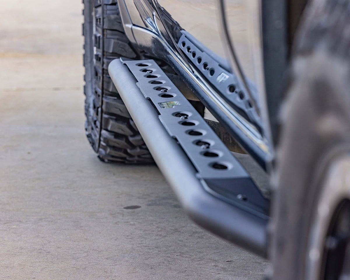 Raid Heavy Duty Side Steps - Chevrolet Silverado 1500 Crew Cab (2019+)