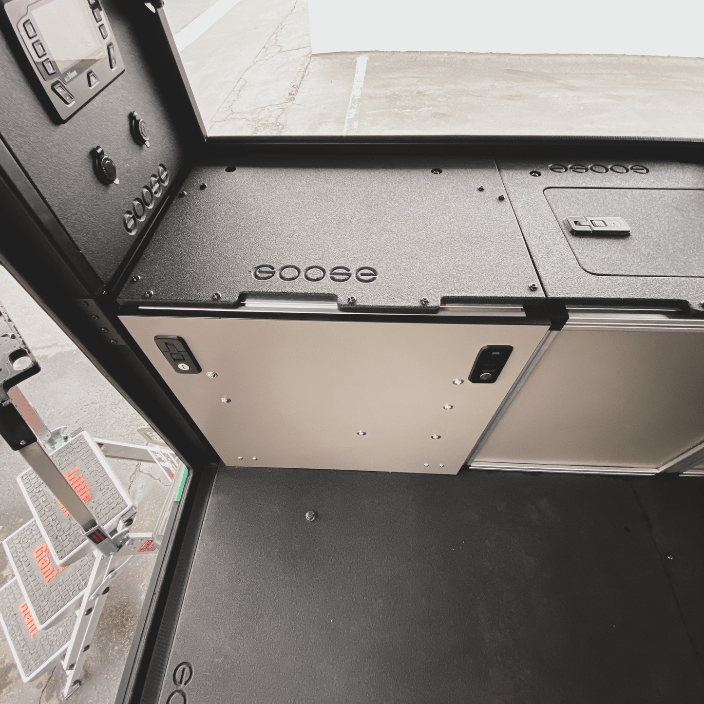 Alu-Cab Canopy Camper V2 - Ford Ranger 2019-2023 4th Gen. - Rear Power Management Module - 6' Bed