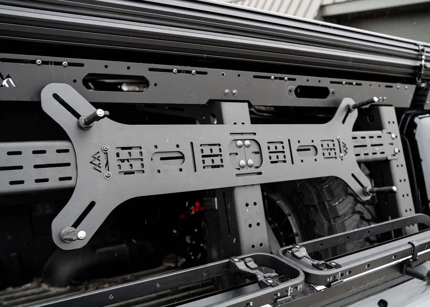 Universal Dogbone Aluminum Traction Board Mount