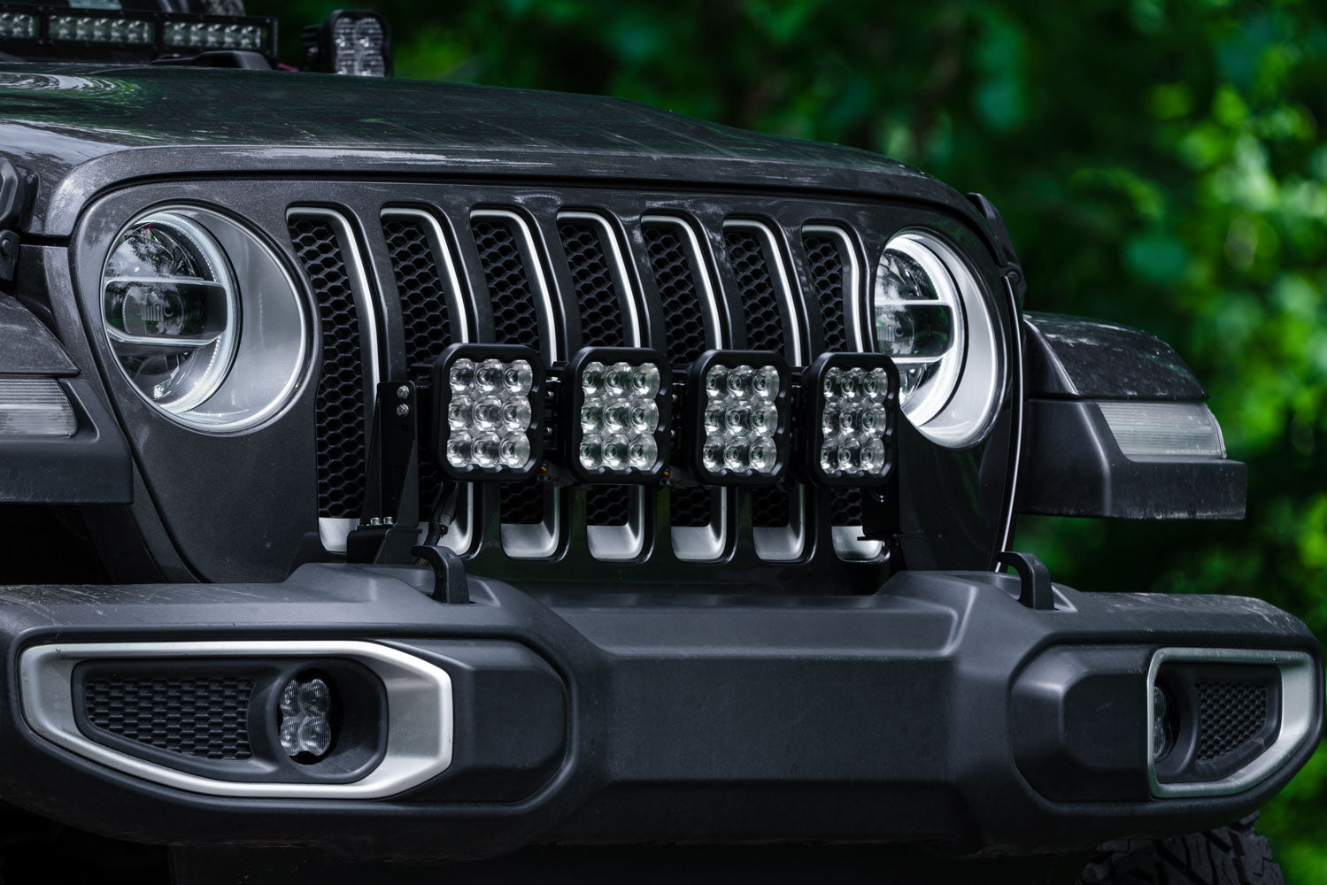 ss5_packaging_jeep_grille_mount_angled_close_off_1.jpg